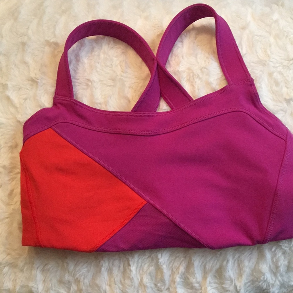 Lululemon sports bra